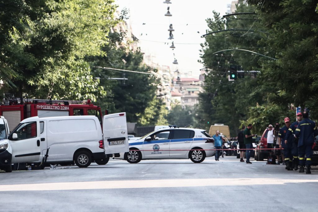 Τεκτονική Στοά: Κάμερες «έπιασαν» τον δράστη ενώ έβαζε τις βόμβες