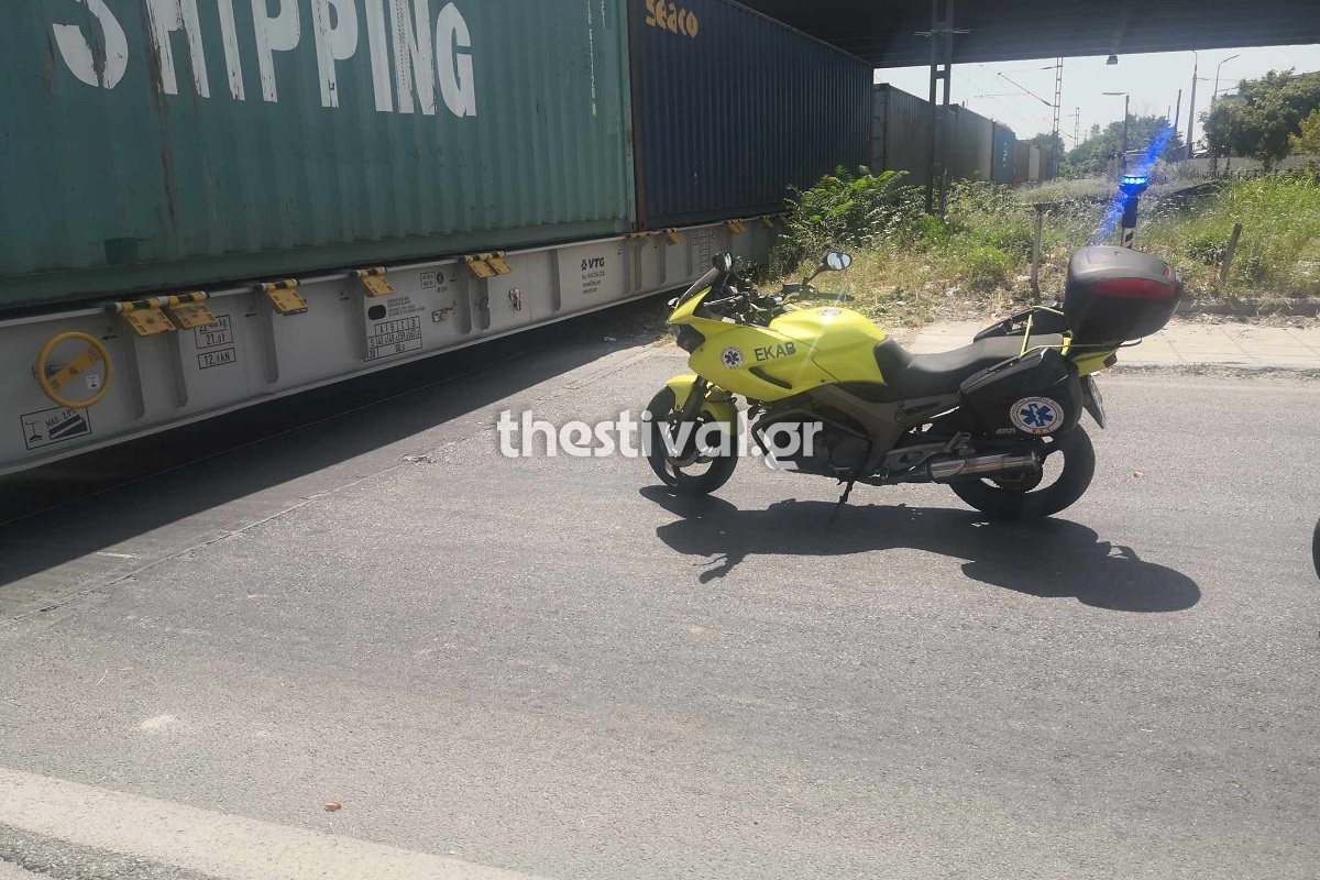 Θεσσαλονίκη: Τρένο συγκρούστηκε με μηχανή