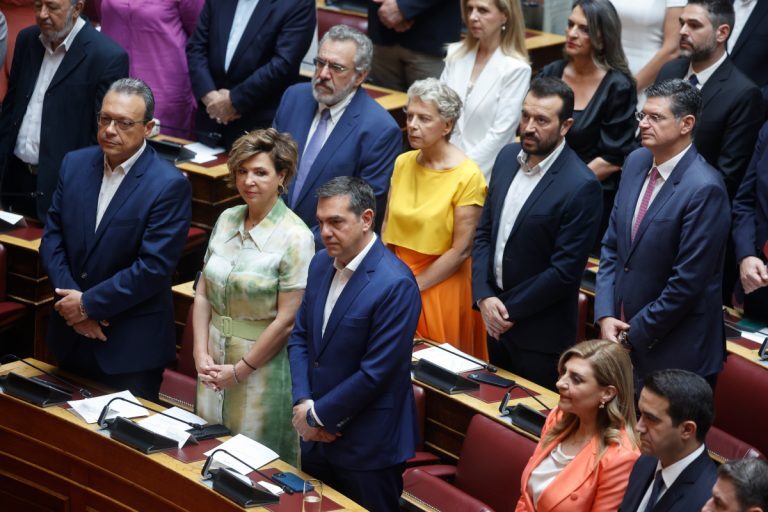 ΣΥΡΙΖΑ: Βγήκαν τα συντροφικά «μαχαιρώματα» – Στο στόχαστρο το επιτελείο του Τσίπρα