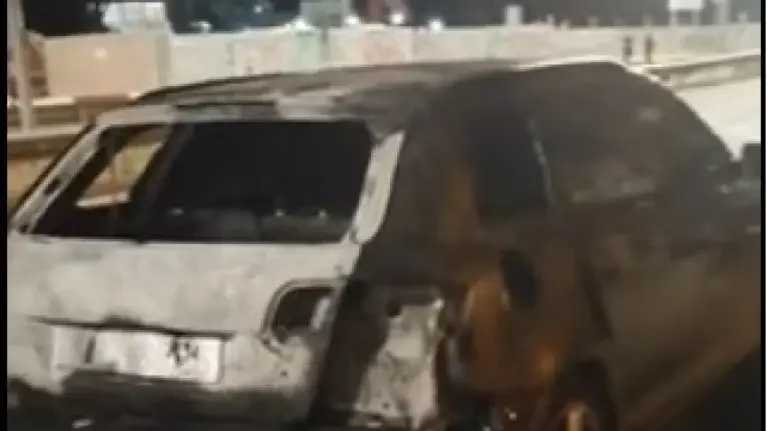 Φεστιβάλ Βεΐκου: Άγνωστοι πέταξαν μολότοφ – Στις φλόγες σταθμευμένα αυτοκίνητα [βίντεο]