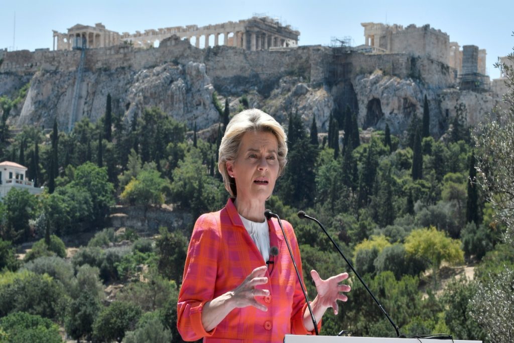 Φον ντερ Λάιεν σε Μητσοτάκη: «Η Ελλάδα χειρίζεται την κατάσταση με επαγγελματισμό»