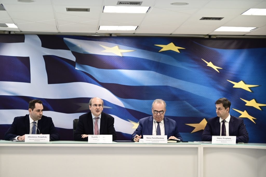 Οικονομικό νομοσχέδιο: Τρίμηνη παράταση για το Market Pass – Τα νέα μέτρα για μισθούς, ΕΝΦΙΑ και αφορολόγητο
