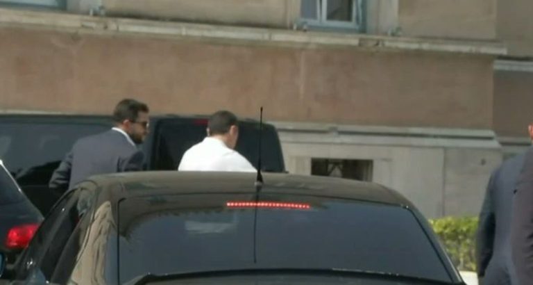 Αλέξης Τσίπρας: Στη Βουλή από την πίσω πόρτα για την ορκωμοσία – Δείτε το βίντεο
