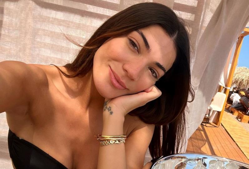 Η Ήβη Αδάμου στα «κόκκινα» – Κάπως έτσι παίρνει φωτιά το Instagram [Εικόνες]
