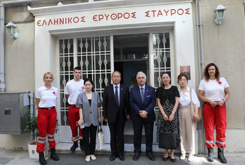 Κίνα: Προσέφερε 100.000 δολάρια στον Ελληνικό Ερυθρό Σταυρό για την ενίσχυση των πυρόπληκτων