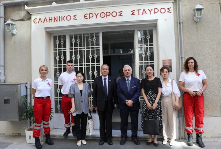 Κίνα: Προσέφερε 100.000 δολάρια στον Ελληνικό Ερυθρό Σταυρό για την ενίσχυση των πυρόπληκτων