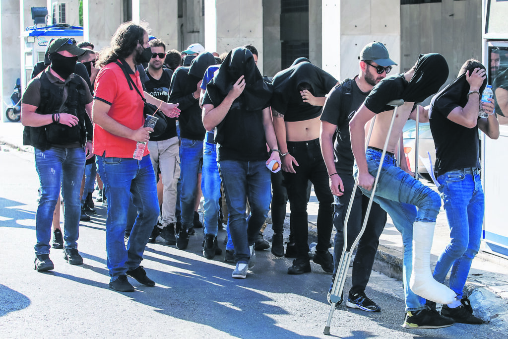 Νέα Φιλαδέλφεια: Οι Ελληνες καθοδηγητές του τάγματος εφόδου των Κροατών χούλιγκαν