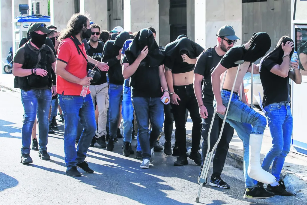 Νέα Φιλαδέλφεια: Οι Ελληνες καθοδηγητές του τάγματος εφόδου των Κροατών χούλιγκαν