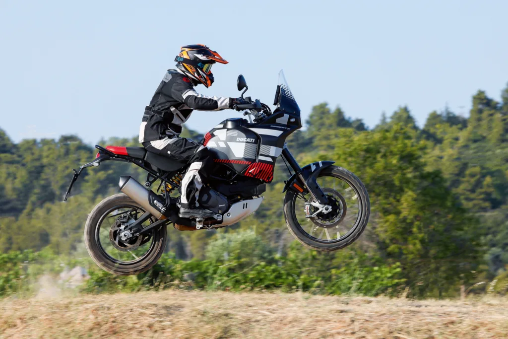 Δοκιμή Ducati Desert X: Πάει χώμα και το κάνει πολύ καλά