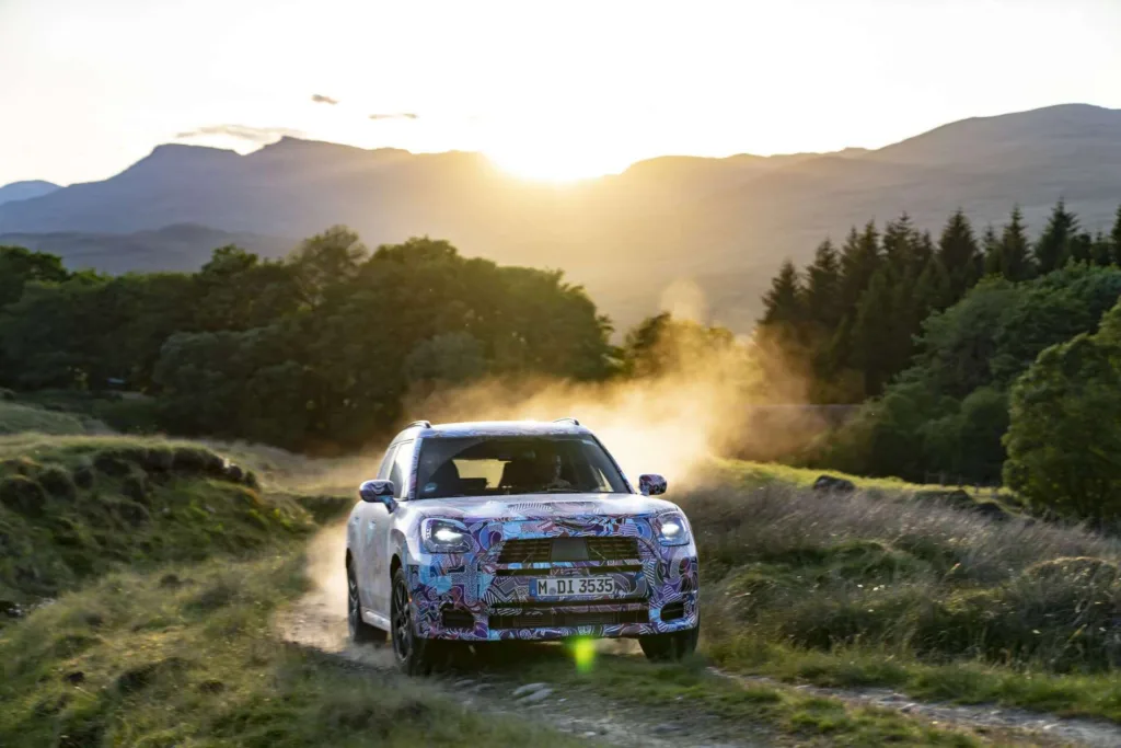 Η επόμενη γενιά Mini Countryman διασχίζει τα Χάιλαντς της Σκωτίας