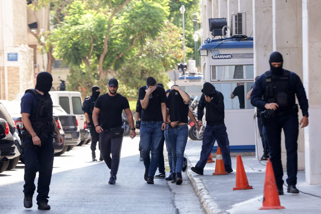 Νέα Φιλαδέλφεια: Προφυλακίστηκαν άλλοι 27 για τα επεισόδια – Και ένας Έλληνας ανάμεσά τους