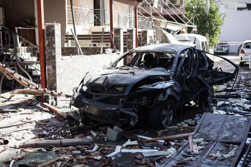 Ασπρόπυργος: Εικόνες πολέμου μετά την ισχυρότατη έκρηξη – Σοβαρές ενδείξεις για συνέχιση του «φαινομένου»