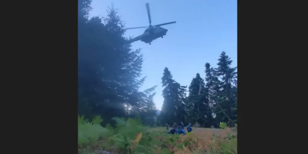 Τρίκαλα: Επιχείρηση διάσωσης τραυματία πυροσβέστη με ελικόπτερο στα Στουρναρέικα