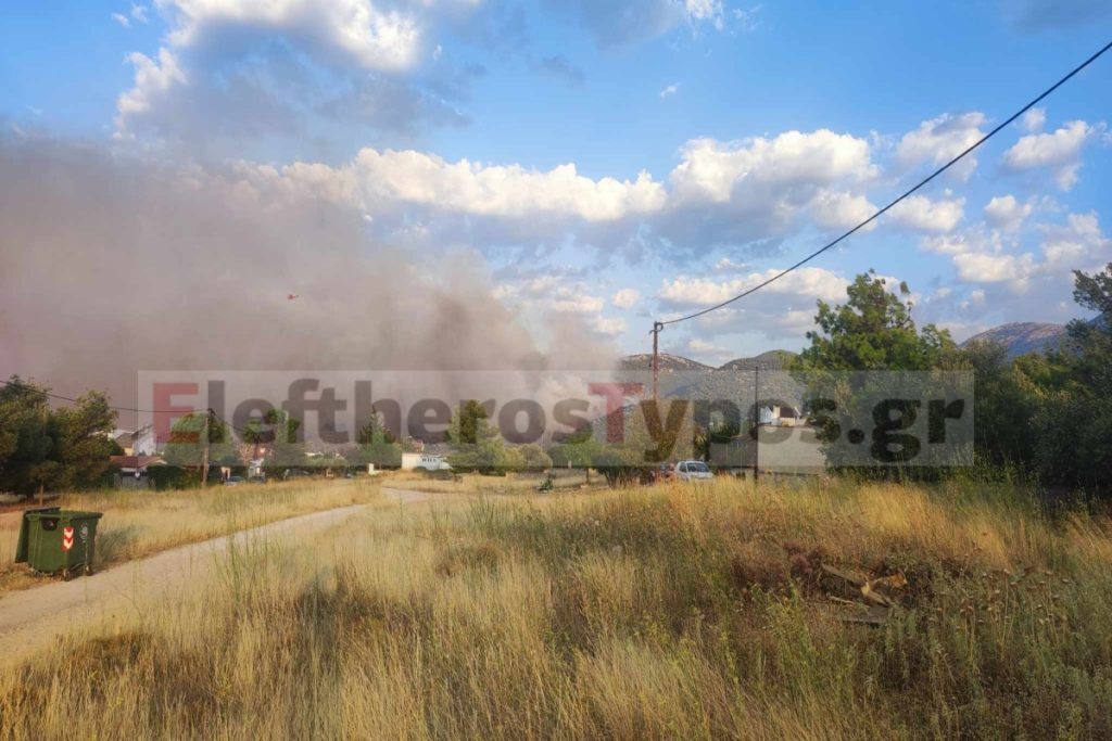 Φωτιά στην Πάρνηθα: Μάχη για να προστατευτεί ο Εθνικός Δρυμός – Δραματικές ώρες σε Αγία Παρασκ