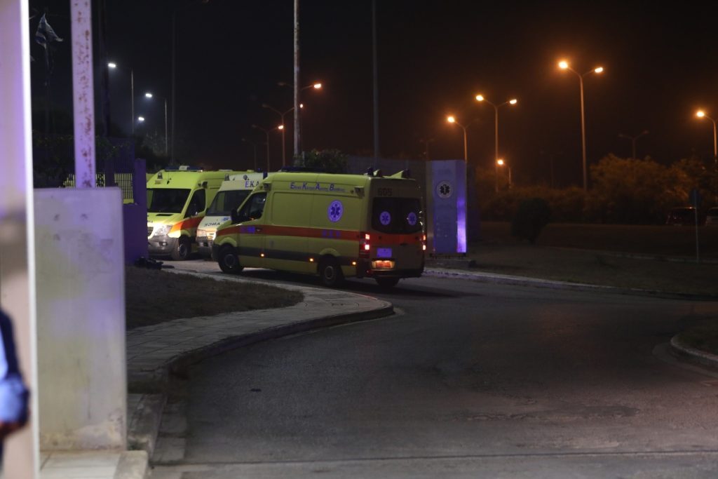 Φωτιά στην Αλεξανδρούπολη: Συγκλονιστικές εικόνες – Ηλικιωμένοι μεταφέρθηκαν σε δύο γκρουπ σε ασφαλέ