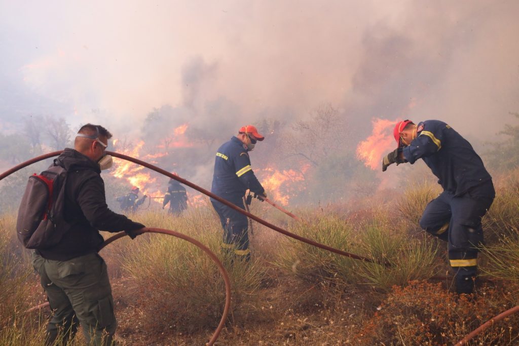 Φωτιές: Συναγερμός στην Πάρνηθα, μεγάλη αναζωπύρωση στο Φρούριο της Φυλής – Η κατάσταση σε Αλεξανδρο
