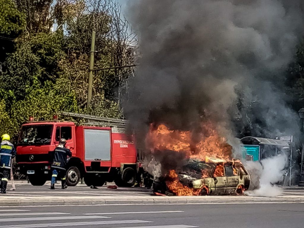 Γιατί παίρνουν φωτιά τα αυτοκίνητα; – Tι πρέπει να προσέχουν οι οδηγοί