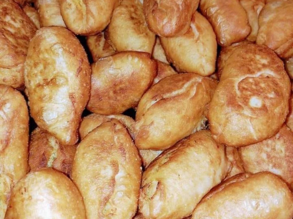 Φουσκωτά νηστίσιμα πιροσκί με πατάτα και άνηθο