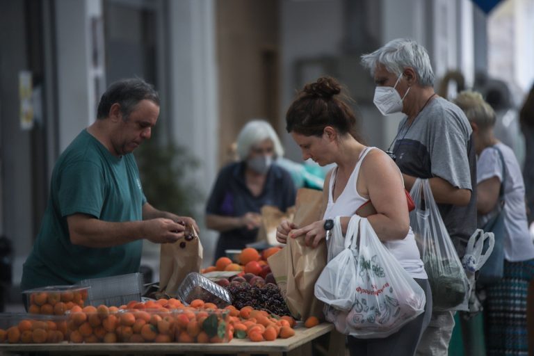 Μπάμιες, φασολάκια σε τιμές απλησίαστες – Ανατιμήσεις «φωτιά» σε φρούτα και λαχανικά [πίνακας]