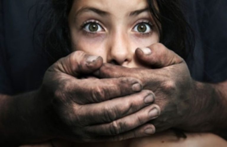 «Με βλέπεις;»: Νέα καμπανιά για τη σεξουαλική εκμετάλλευση