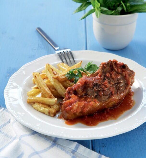 Κατσικάκι κοκκινιστό