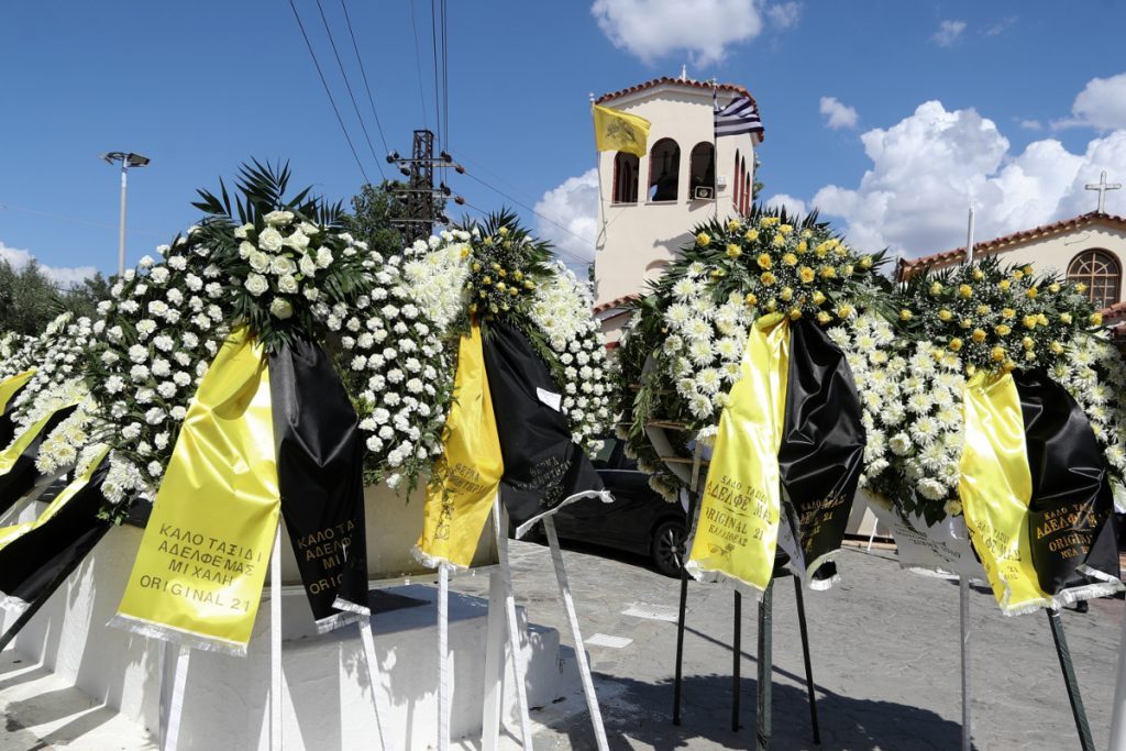 Νέα Φιλαδέλφεια: Θρήνος στην κηδεία του 29χρονου Μιχάλη που δολοφόνησαν οι χούλιγκαν