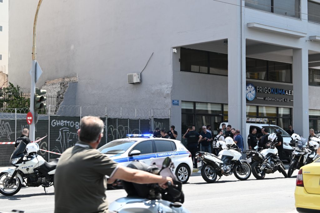 Κολωνός: «Ο αστυνομικός τού έλεγε να σταματήσει» – Η συγκλονιστική περιγραφή αυτόπτη μάρτυρα [εικόνε