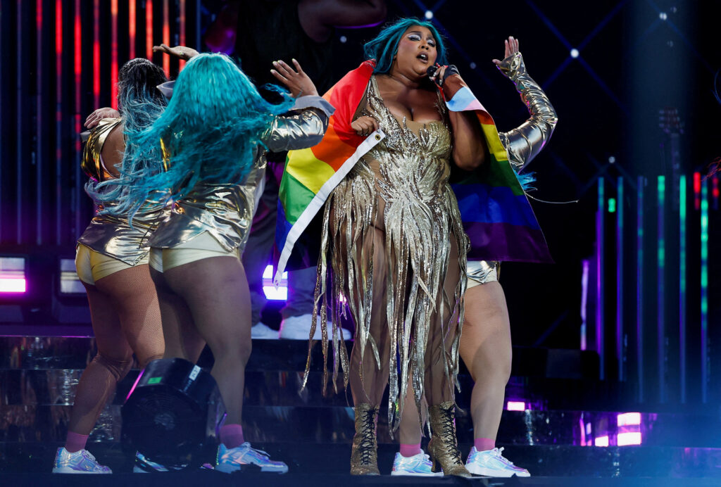 Χορεύτριες της Lizzo την κατηγορούν για σεξουαλική παρενόχληση και fat shaming