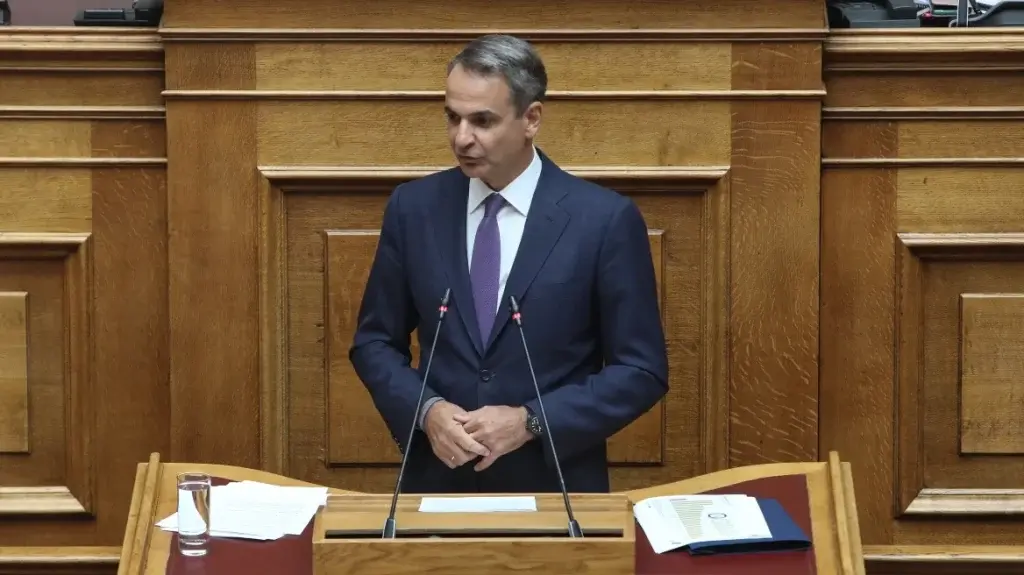 Πρόταση δυσπιστίας: Φουλ επίθεση με απαντήσεις από τον Μητσοτάκη