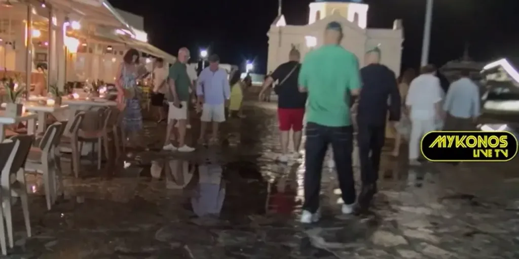 Πανικός στην Μύκονο: Γέμισε λύματα το Παλιό Λιμάνι -Οι τουρίστες έφυγαν άρον άρον από τα καταστήματα