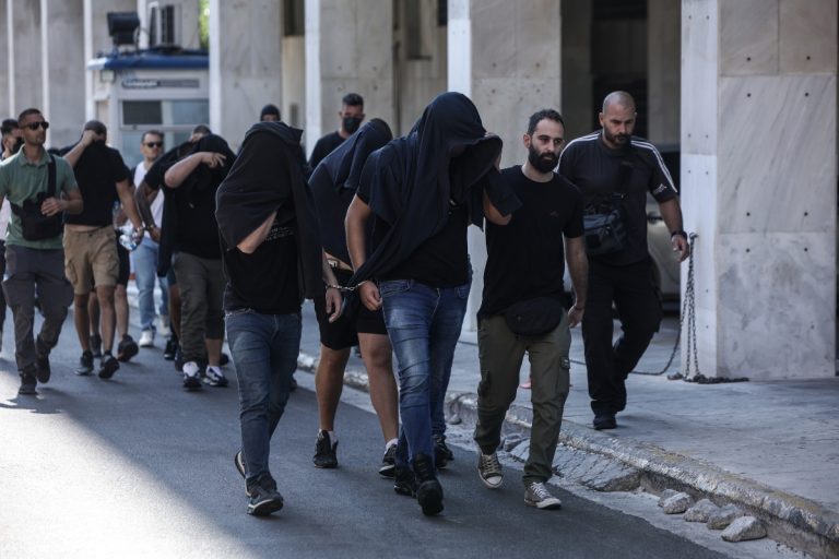 Νέα Φιλαδέλφεια: Οι Bad Blue Boys κάνουν έρανο για τη νομική στήριξη των συλληφθέντων
