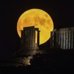 «Ψυχρή Υπερπανσέληνος»: Ποια θα ειναι η ημερομηνία εμφάνισης της τελευταίας πανσέληνου του έτους