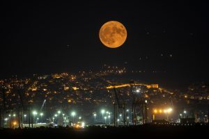 Πανσέληνος Αυγούστου 2025: Πότε και πού θα δούμε το εντυπωσιακό “Φεγγάρι του Οξύρρυγχου”