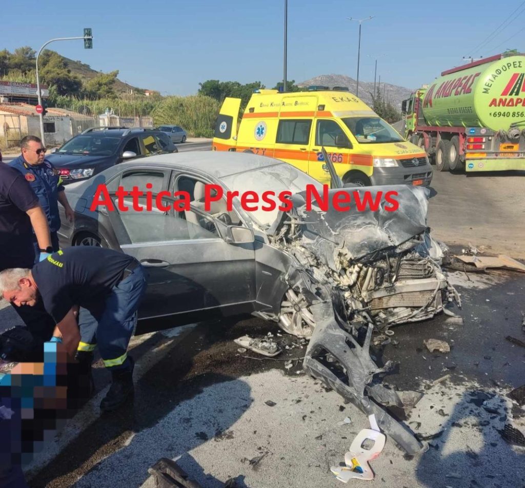 Σοβαρό τροχαίο με 6 τραυματίες στη Λεωφόρο Λαυρίου – ΙΧ συγκρούστηκε με φορτηγό [Εικόνες]
