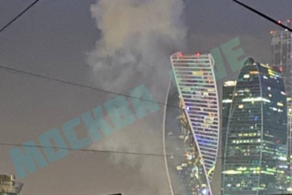 Ρωσία: Η στιγμή που καταρρίπτεται ουκρανικό drone στη Μόσχα [βίντεο]