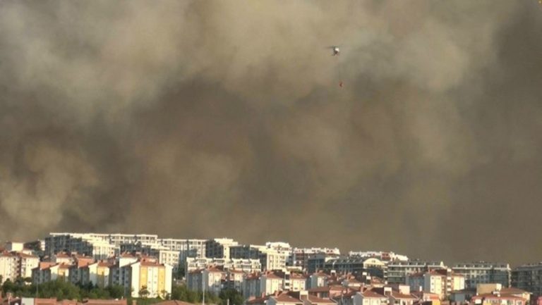 Φωτιά στην Τουρκία: Ξανάνοιξαν τα Δαρδανέλια – Eκκενώθηκαν επτά χωριά [Βίντεο]