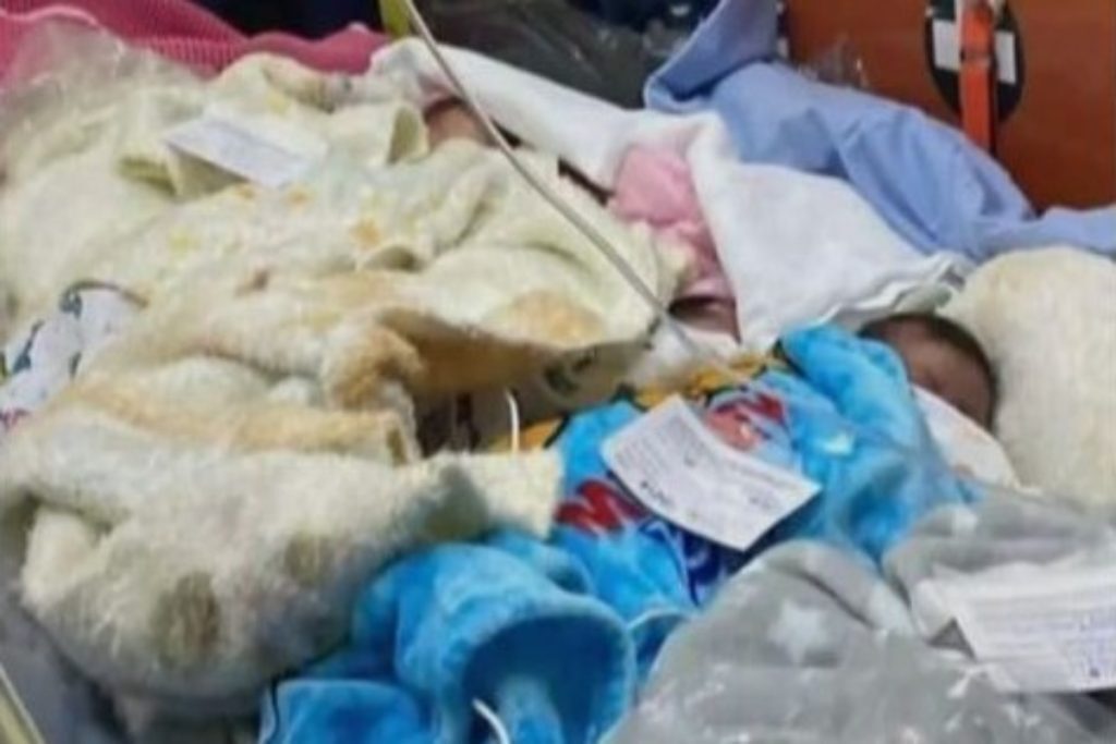 Φωτιά στην Αλεξανδρούπολη: Σοκαριστικές εικόνες – Η στιγμή που βρέφη μεταφέρονται από το νοσοκομείο 