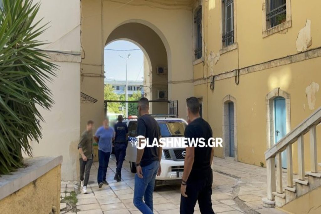 Χανιά: Πήρε προθεσμία ο αστυνομικός που συνελήφθη για δωροδοκία και εκβιασμό, απολογείται ο γιος του