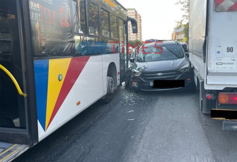 Συναγερμός στη Θεσσαλονίκη: Άγρια καταδίωξη της ΔΙ.ΑΣ. σε κλεμμένο ΙΧ – Συγκρούστηκε με λεωφορείο [εικόνες]