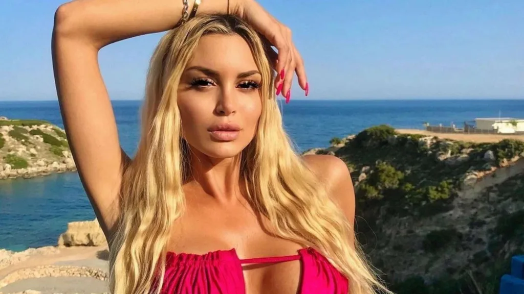 Αλεξάνδρα Παναγιώταρου: Φιλιά και αγκαλιές με άλλον άνδρα στα μπουζούκια – Tέρμα ο… Σχίζας [Βίντεο]