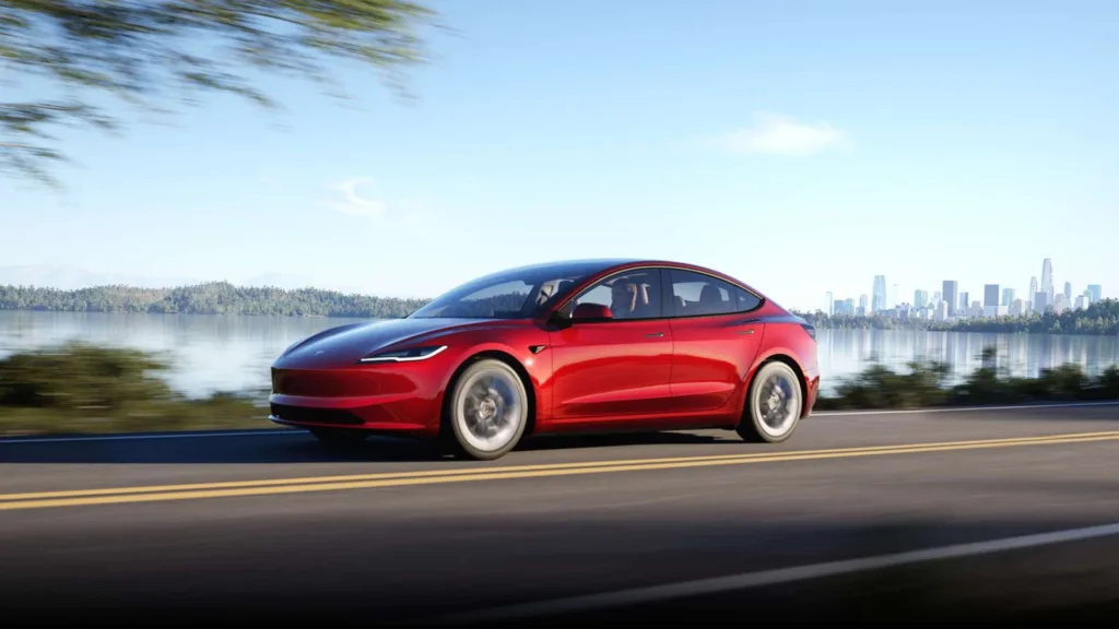 Νέο Tesla Model 3 με καλύτερη ποιότητα, περισσότερη τεχνολογία και αυτονομία.