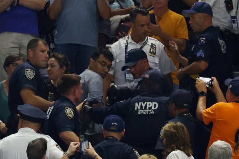 US Open: Ακτιβιστές διέκοψαν τον ημιτελικό Γκοφ-Μούχοβα