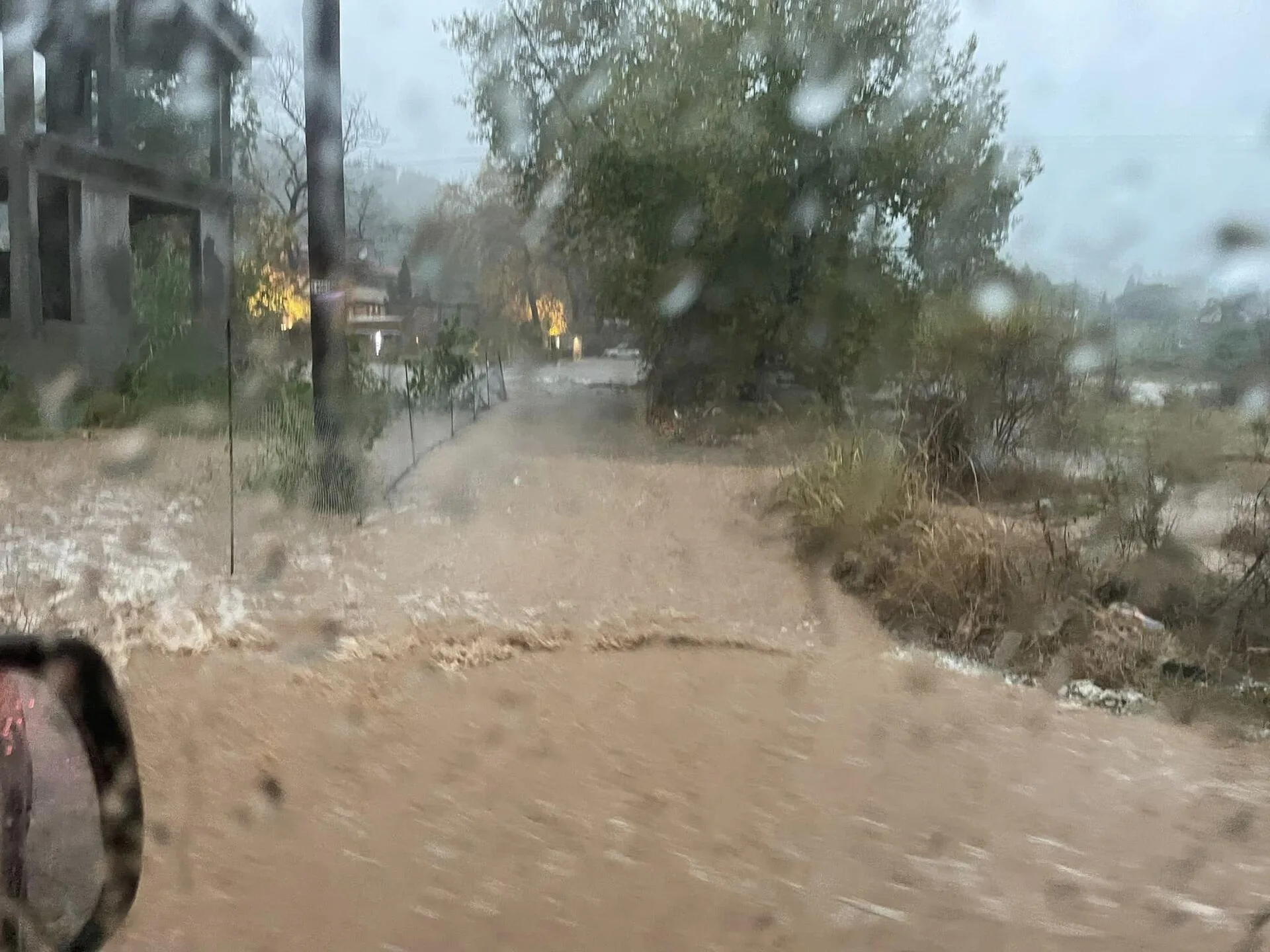 Κακοκαιρία «Daniel»: «Βουλιάζει» ο Βόλος 