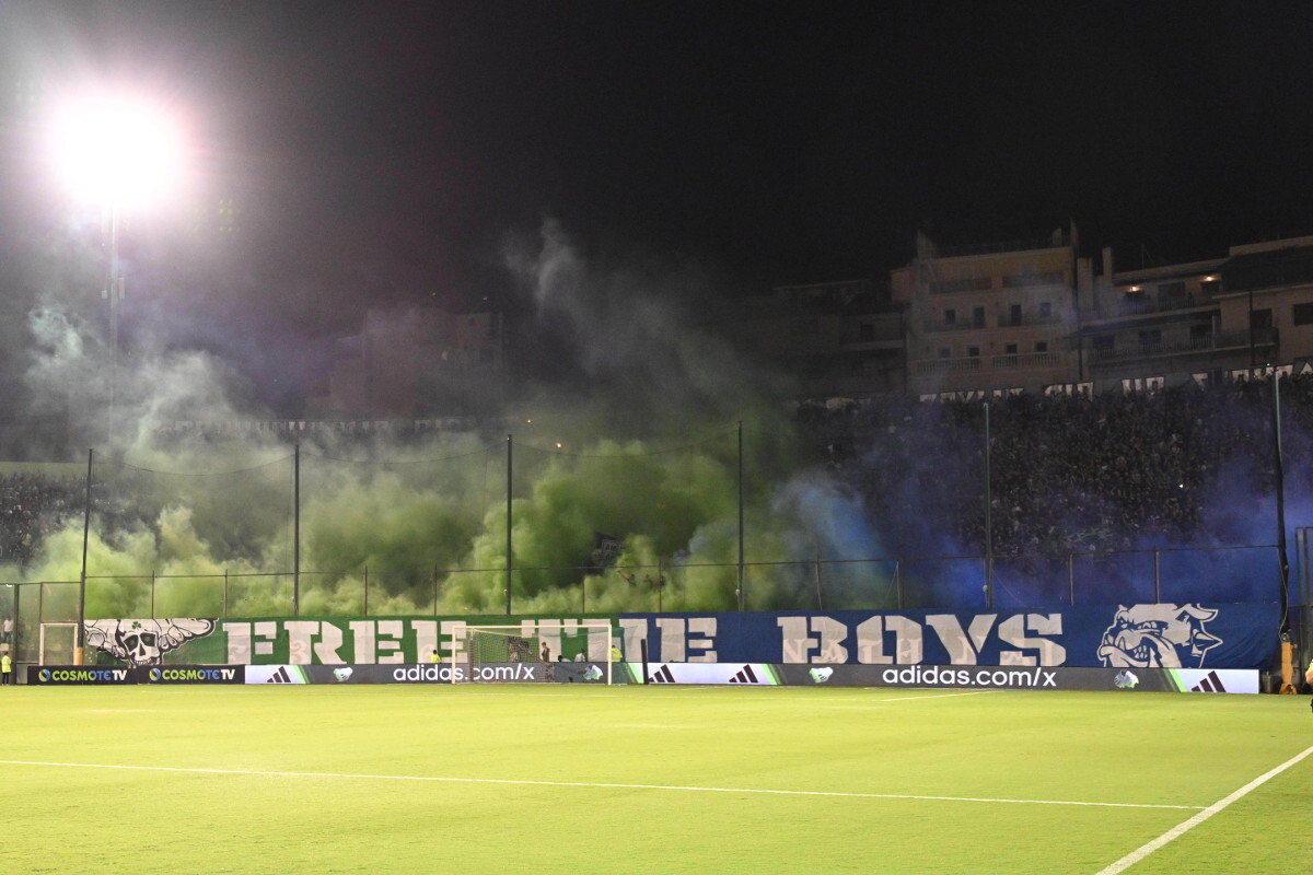 Άνοιξε το πανό Bad Blue Boys στη Λεωφόρο, έφυγε η ΑΕΚ από το γήπεδο και επέστρεψε όταν κατέβηκε!