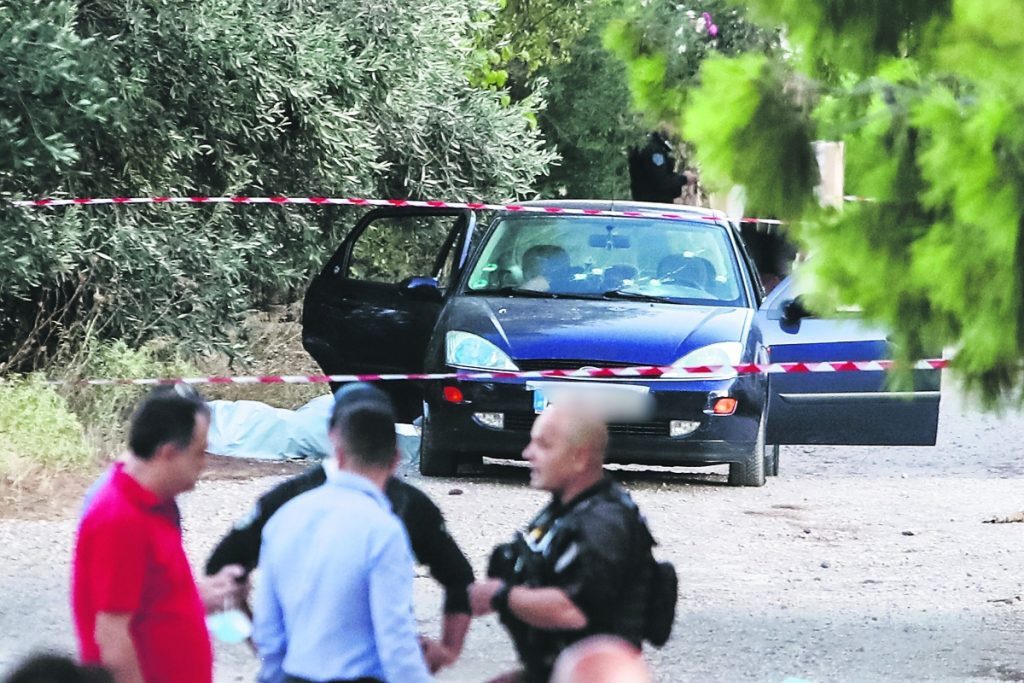 Μακελειό στη Λούτσα: Άνδρας τηλεφώνησε στην ΕΛ.ΑΣ και είπε ότι γνωρίζει τους δολοφόνους των 6 Τούρκω