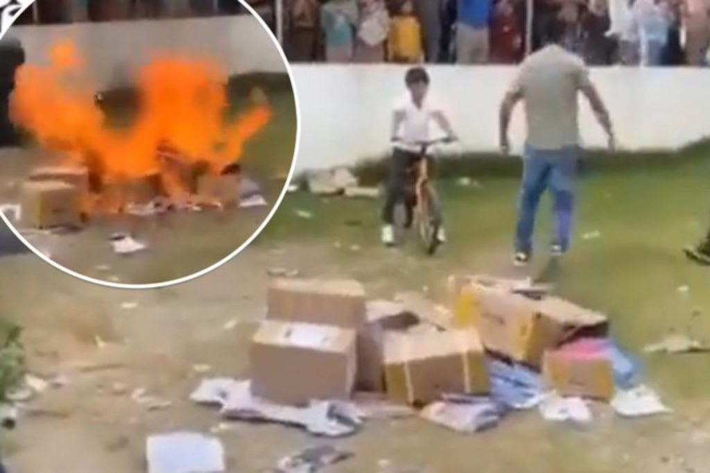 Μεξικό: Διαμαρτυρίες σε όλη τη χώρα κατά της «ιδεολογία του φύλου» – Γονείς καίνε σχολικά βιβλ