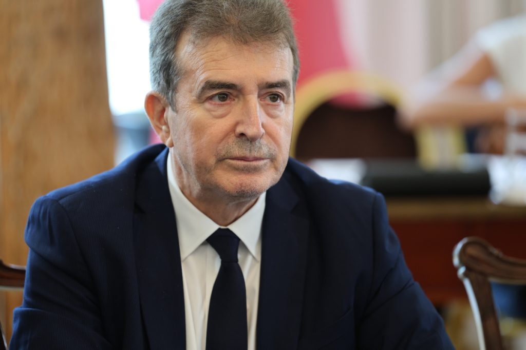 Χρυσοχοΐδης: Πάνω από 17.000 αστυνομικοί έχουν εκπαιδευτεί στην ενδοοικογενειακή βία – Συμφωνώ με τον όρο γυναικοκτονία αλλά θέλει συζήτηση