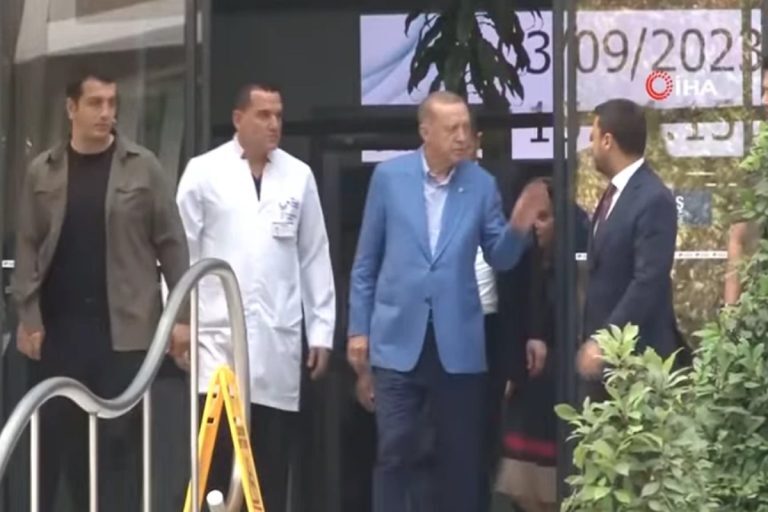Ερντογάν: Επισκέφθηκε στο νοσοκομείο τον μεγιστάνα Αλί Σαμπαντσί που τραυματίστηκε στη Λέρο – Μιλούσαν επί 45 λεπτά [βίντεο]