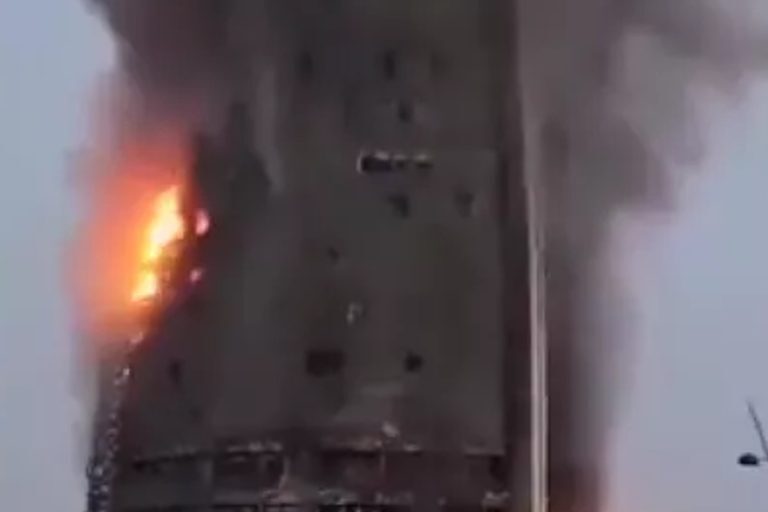 Σουδάν: Ουρανοξύστης ορόσημο του Χαρτούμ έγινε παρανάλωμα του πυρός