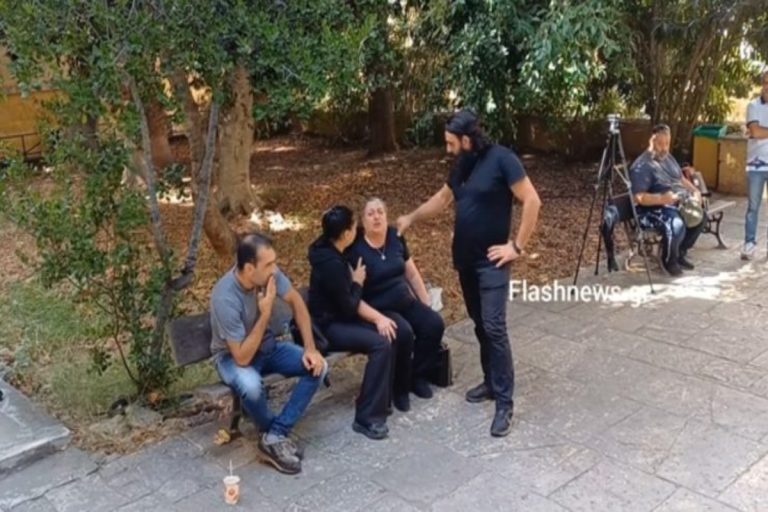 Χανιά: Άναψαν τα αίματα στη δίκη για τη δολοφονία του Κώστα Χαριτάκη– «Είστε όλοι φονιάδες» φώναζε η μητέρα του [βίντεο]
